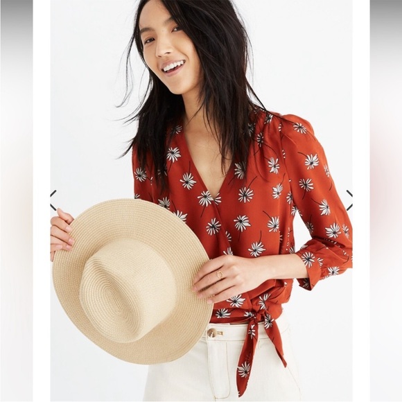 Madewell Tops - EUC Madewell 100% Silk Wrap Women’s Top in Fresh Daises